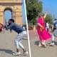 Мужской танец с русской туристкой взорвал сеть в Индии