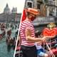 Туристам теперь нужно заплатить деньги и получить QR код для въезда в Венецию