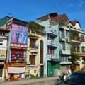 <p>Узкие дома - одна из самых характерных особенностей вьетнамских городов.</p>