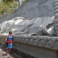 <p>Статуя лежащего Будды рядом с Пагодой Лонг Шон в Нячанге</p>