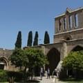 <p>Один из символов Северного Кипра - аббатство Беллапаис</p>