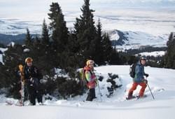 <p>Киргизия становится популярным горнолыжным районом. И сегодня уже ни у кого не возникает удивления, когда рассказываешь про катания на лыжах в Киргизских горах.

http://asiamountains.net/ru/tours/ru-skitouring-and-heli/</p> Фото 60148 Бишкек, Киргизия
