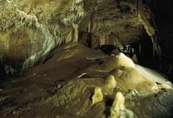 <p>Медвежья пещера (фот. Томаш Гмэрка)
Самая длинная пещера Судетских гор, открыта в 1966 году во время разработки месторождения мрамора.</p> Фото 30637 Шклярская Поремба, Польша