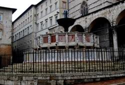 <p>Перуджа. Fontana Maggiore</p> Фото 31810 Рима, Италия