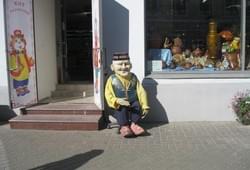 <p>фигура возле сувенирной лавки</p> Фото 40159 Казани, Россия