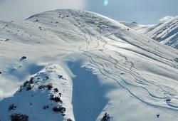 <p>Лыжный сезон начинается с декабря (Иногда с Ноября) и заканчивается в марте. Температура в городе Бишкек может быть плюсовой, а в горах опускаться до -25°С.

Наши инструктора это опытные квалифицированные  горнолыжные гиды, оттачивающие свое мастерство на хели-ски и фри-райд программах, большинство из которых имеют опыт ски-альпинизма.</p> Фото 60136 Бишкек, Киргизия