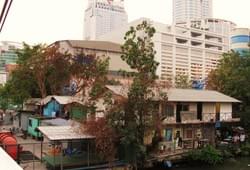 <p>На этой фото очень заметен контраст, присущий всему городу.</p> Фото 12162 Бангкока, Таиланд
