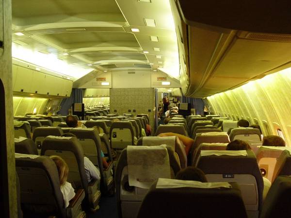 В салоне лайнера Boeing-737 авиакомпании  Атлант Союз 
