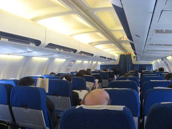 В салоне лайнера Boeing-737 авиакомпании  Днеправиа 