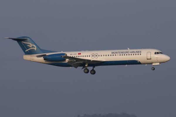 Лайнер Fokker-100 авиакомпании  Montenegro Airlines 