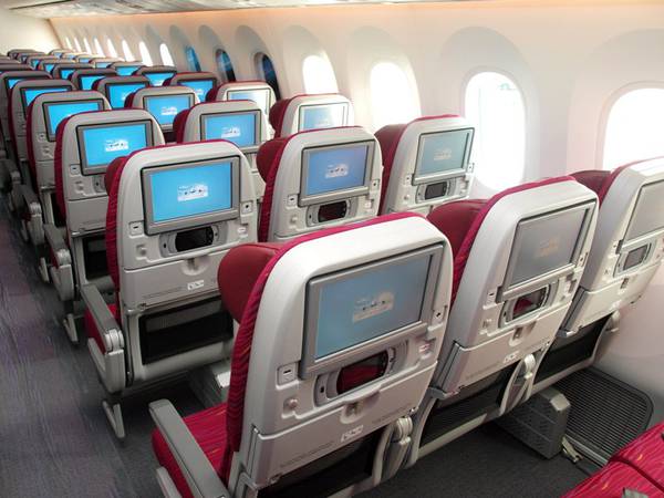 В салоне лайнера Airbus A-340 авиакомпании  Qatar Airways 
