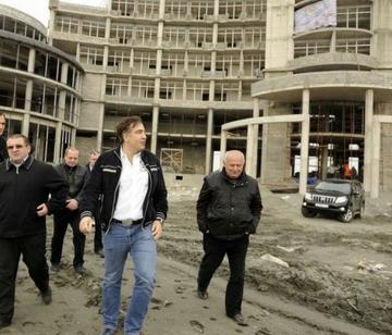 Саакашвили инспектирует возведение нового курорта,  Грузия