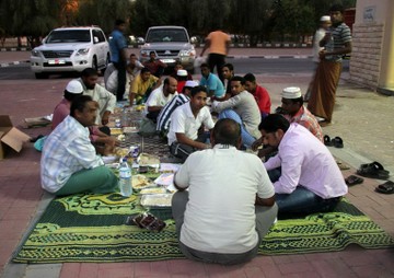 На период Рамадана в ОАЭ ужесточают правила поведения в общественных местах,  ОАЭ