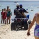 МИД призвал российских туристов, отдыхающих в Тунисе, не покидать курортные зоны