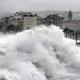 Гигантские волны лишили туристов ресторанов и баров на пляжах Лазурного берега, Франция