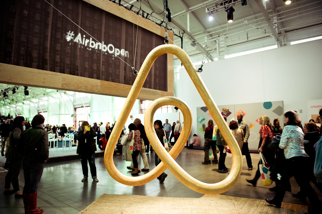 Сервис «Airbnb» в очередной раз попал под запрет  