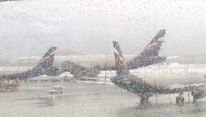 Из-за плохой погоды в Москве задержано более 20 рейсов
