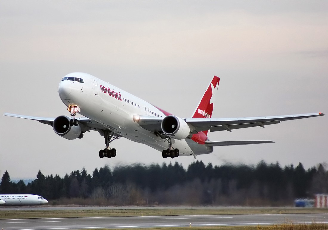 Житель россии скончался на борту самолета во время экстренной посадки в Канаде