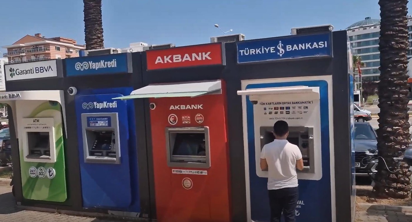 Туристам сообщили о бдительности перед использованием банкомата в отпуске
