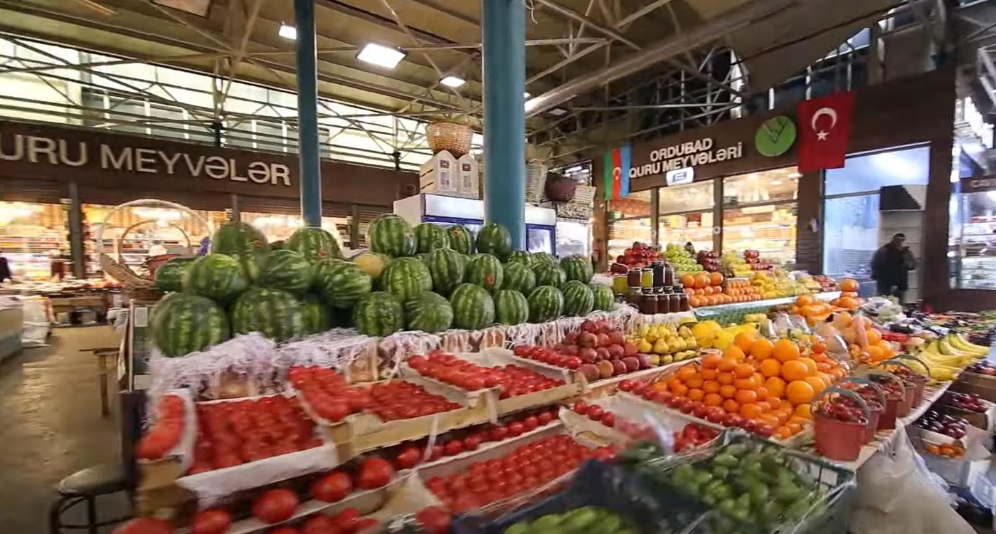 Российский турист приехал в Азербайджан и увидел, сколько стоят овощи и фрукты, которые потом втридорога продаются в РФ