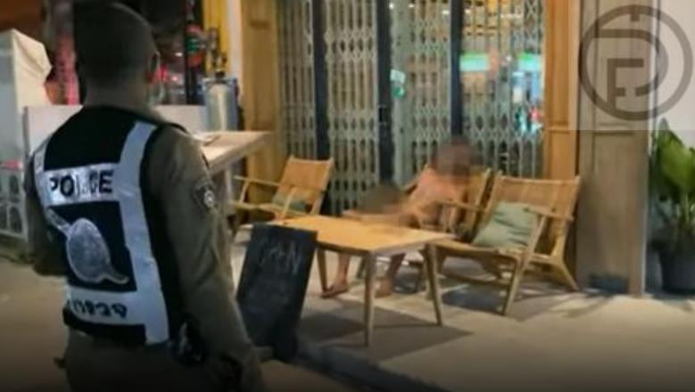 В Таиланде перед рестораном найден голый спящий турист