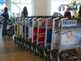 В российских аэропортах случились массовые задержки туристов