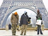 Париж захлестнула волна преступности, туристов разводят на деньги на каждом углу