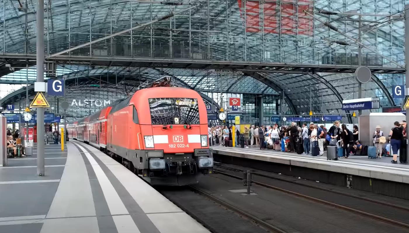 Европа начала раздачу 35 000 бесплатных ж/д билетов для молодых туристов