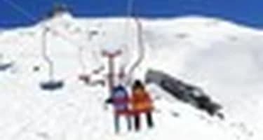 20 туристов-горнолыжников полтора часа провисели на сломанном подъёмнике 20 туристов-горнолыжников полтора часа провисели на сломанном подъёмнике