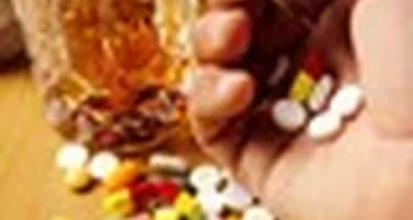 Полиция Пхукета бьет тревогу: в барах туристам в напитки подсыпают снотворное Полиция Пхукета бьет тревогу: в барах туристам в напитки подсыпают снотворное