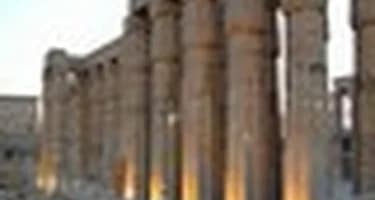 В Египте под Луксором местные жители заблокировали 38 автобусов с туристами В Египте под Луксором местные жители заблокировали 38 автобусов с туристами