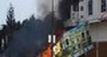 В Индонезии самолёт упал на отель, среди российских туристов жертв нет В Индонезии самолёт упал на отель, среди российских туристов жертв нет