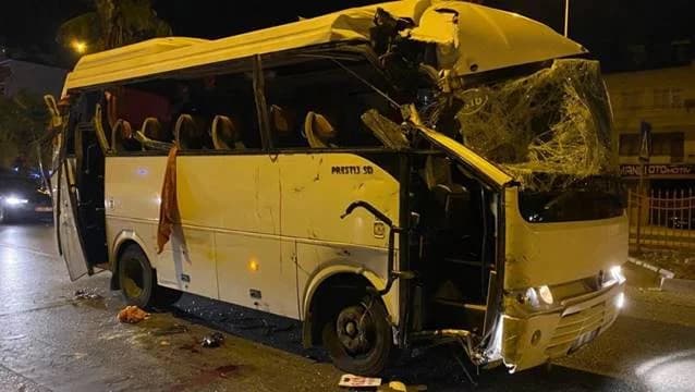 Автобус с российскими туристами в Турции попал в аварию, погибла россиянка Автобус с российскими туристами в Турции попал в аварию, погибла россиянка