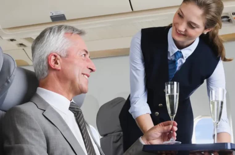 Установлено, что хорошо одетые люди никогда не устраивают дебоши во время полета в самолете Установлено, что хорошо одетые люди никогда не устраивают дебоши во время полета в самолете