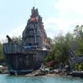 <p>Недалеко от острова Хон Там находится удивительный аквариум в виде останков затонувшего корабля. </p>