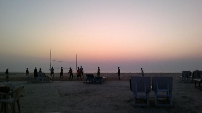 Индия - Волейбол на пляже, вид из бара)