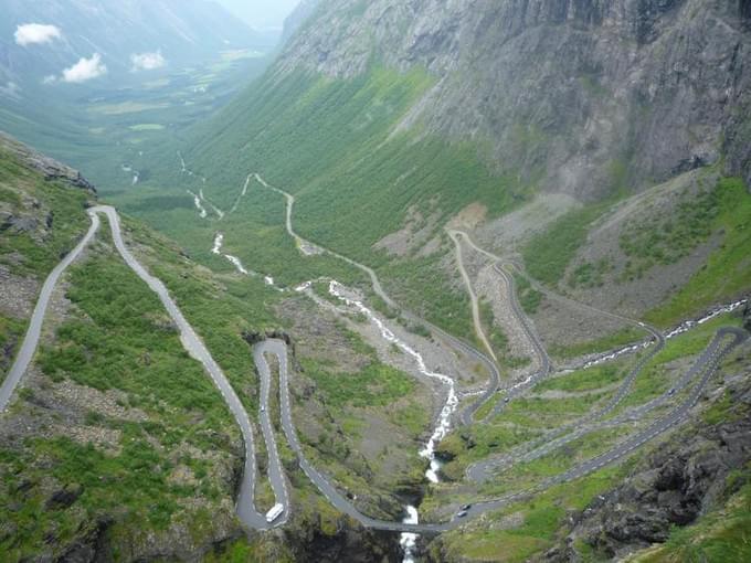Норвегия - Дорога троллей - 11 загибов на версту.