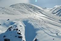 Киргизия - Лыжный сезон начинается с декабря (Иногда с Ноября) и заканчивается в марте. Температура в городе Бишкек может быть плюсовой, а в горах опускаться до -25°С.

Наши инструктора это опытные квалифицированные  горнолыжные гиды, оттачивающие свое мастерство на хели-ски и фри-райд программах, большинство из которых имеют опыт ски-альпинизма.