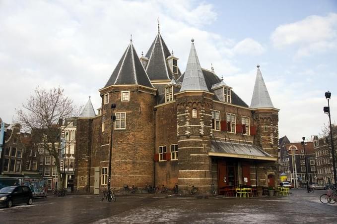 Нидерланды - Здание De Waag на площади Nieuwmarkt