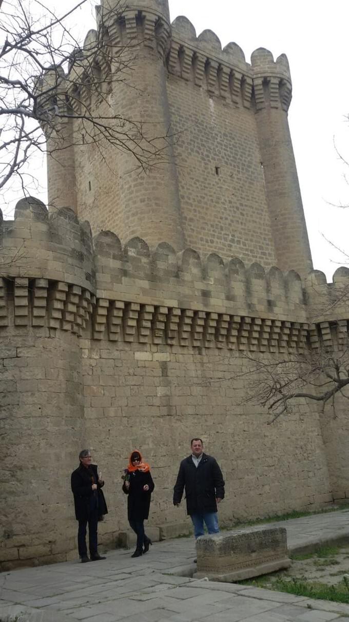 Азербайджан - С гостями из дружественной Белоруссии.
Мардаканская крепость 13-века