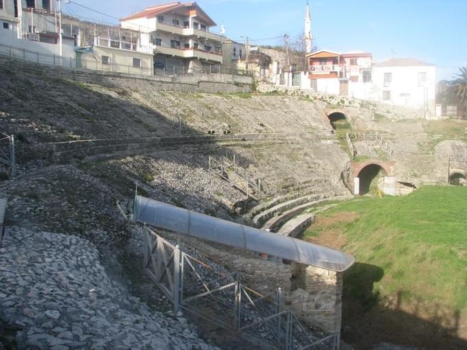 Албания - Римский амфитеатр в г. Дуррес один из самых больших на Балканах!