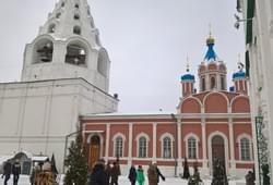 <p>на главной площади (справа виден кусочек Успенского собора)</p> Фото 80632 Коломны, Россия