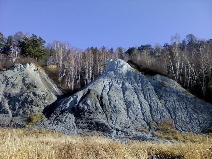 Россия - Аникинские Голубые скалы. Выходы синих каолиновых глин.