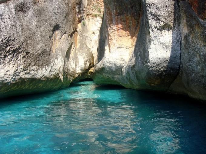 Албания - Разве Вам  не хочется там поплавать?