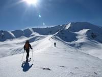 Киргизия - Киргизия становится популярным горнолыжным районом. И сегодня уже ни у кого не возникает удивления, когда рассказываешь про катания на лыжах в Киргизских горах.

http://asiamountains.net/ru/tours/ru-skitouring-and-heli/