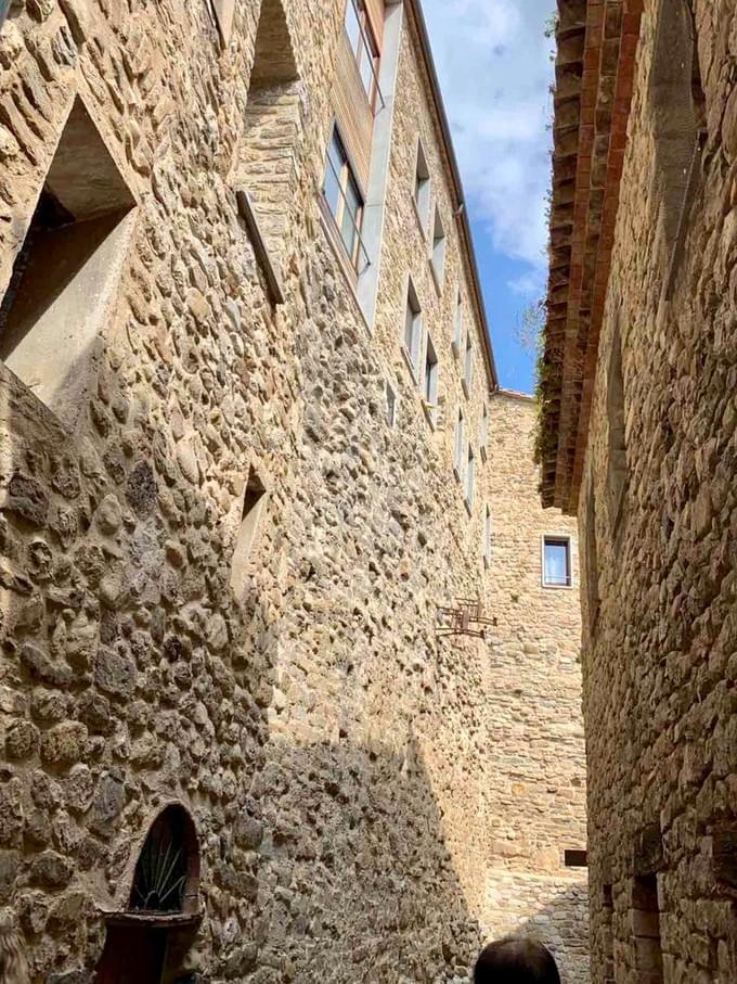 Испания - Бесалу (Besalú) – каталонский городок, сумевший сохранить средневековую красоту