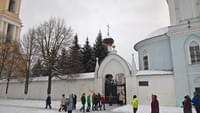 Россия - К Троицкой церкви (проход в женский монастырь)