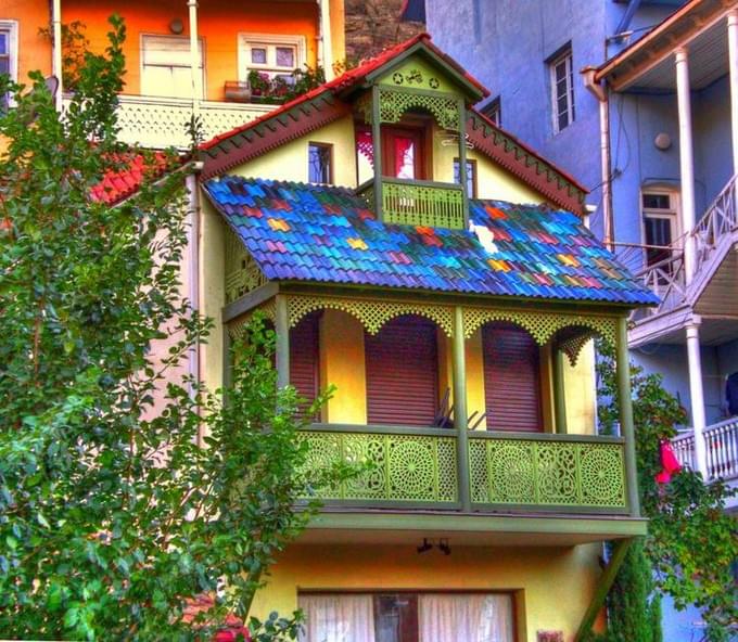 Грузия - витиеватые  балконы  Тбилиси - старый город