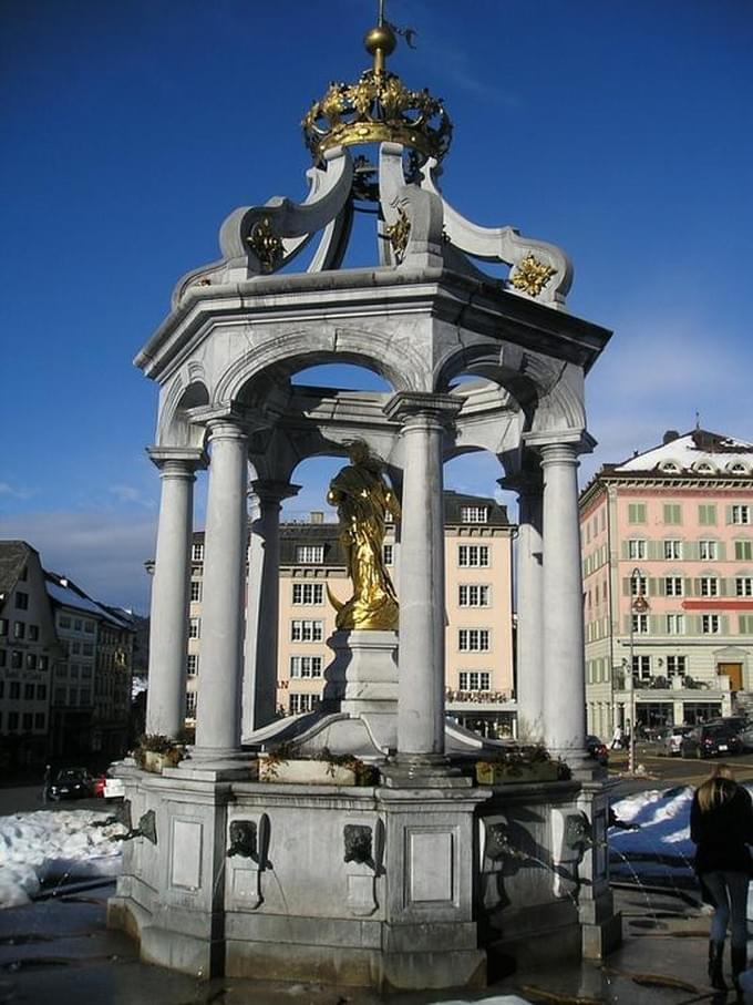 Швейцария - 14-ти рукавный фонтан