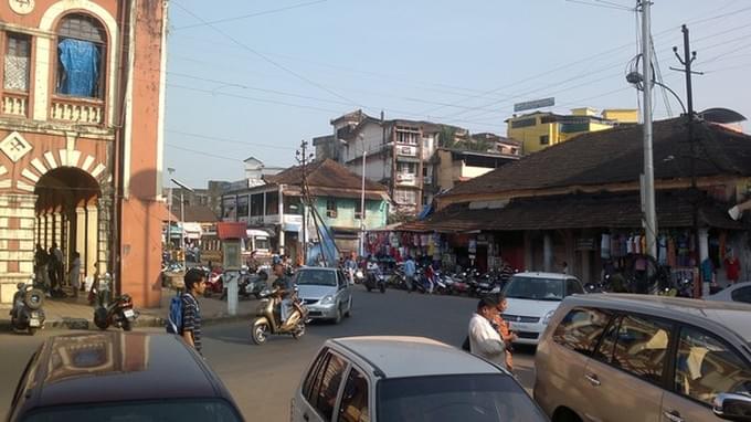 Индия - Город Маргао, около вокзала. Тихо здесь не бывает!
